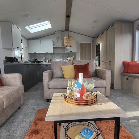Honeycomb Lodge - Holiday Home 5 Min From Padstow Kültér fotó